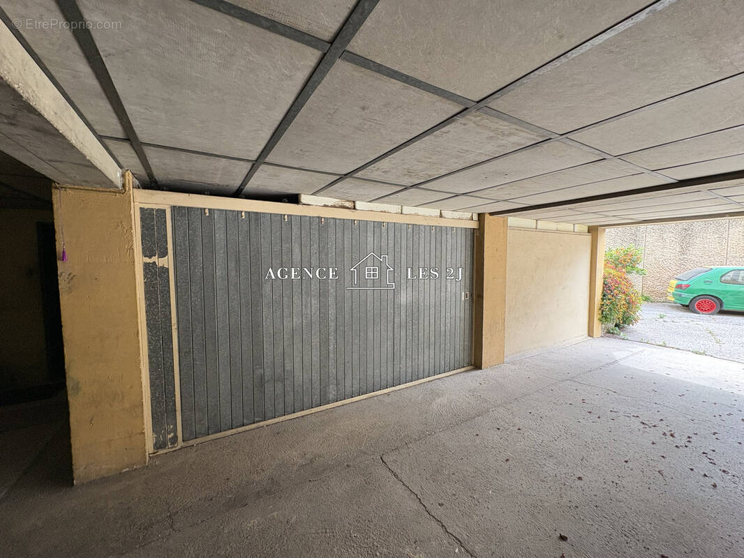 Parking à MARSEILLE-12E