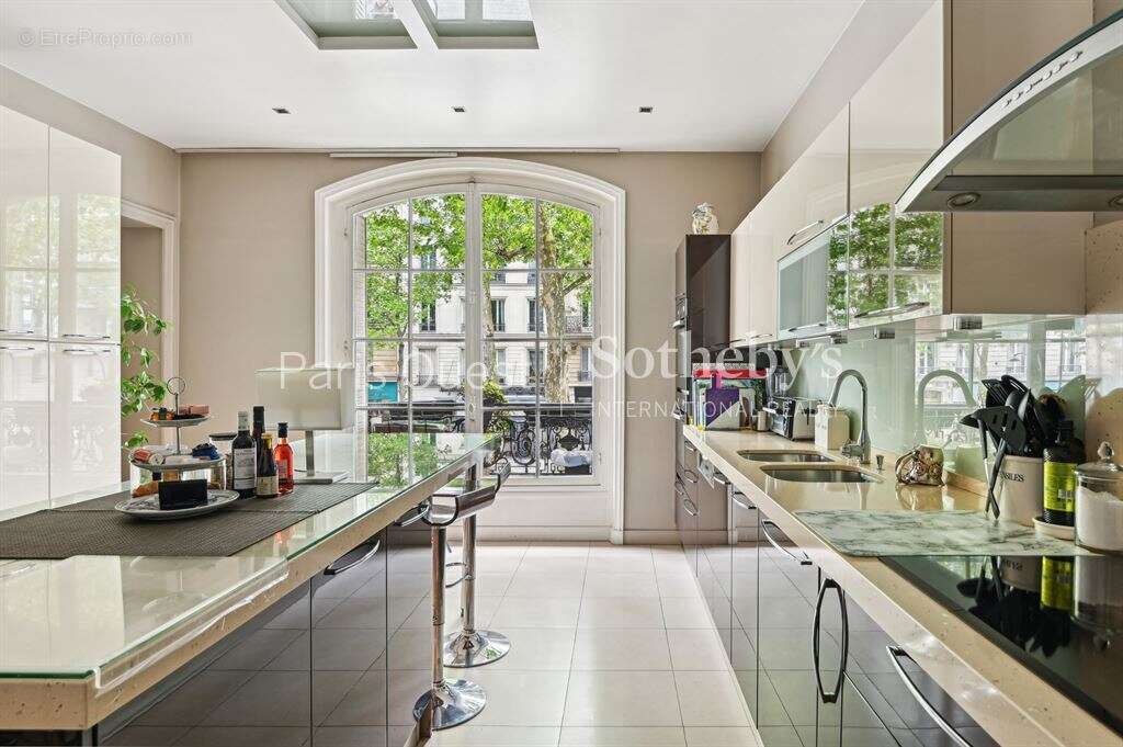 Appartement à NEUILLY-SUR-SEINE