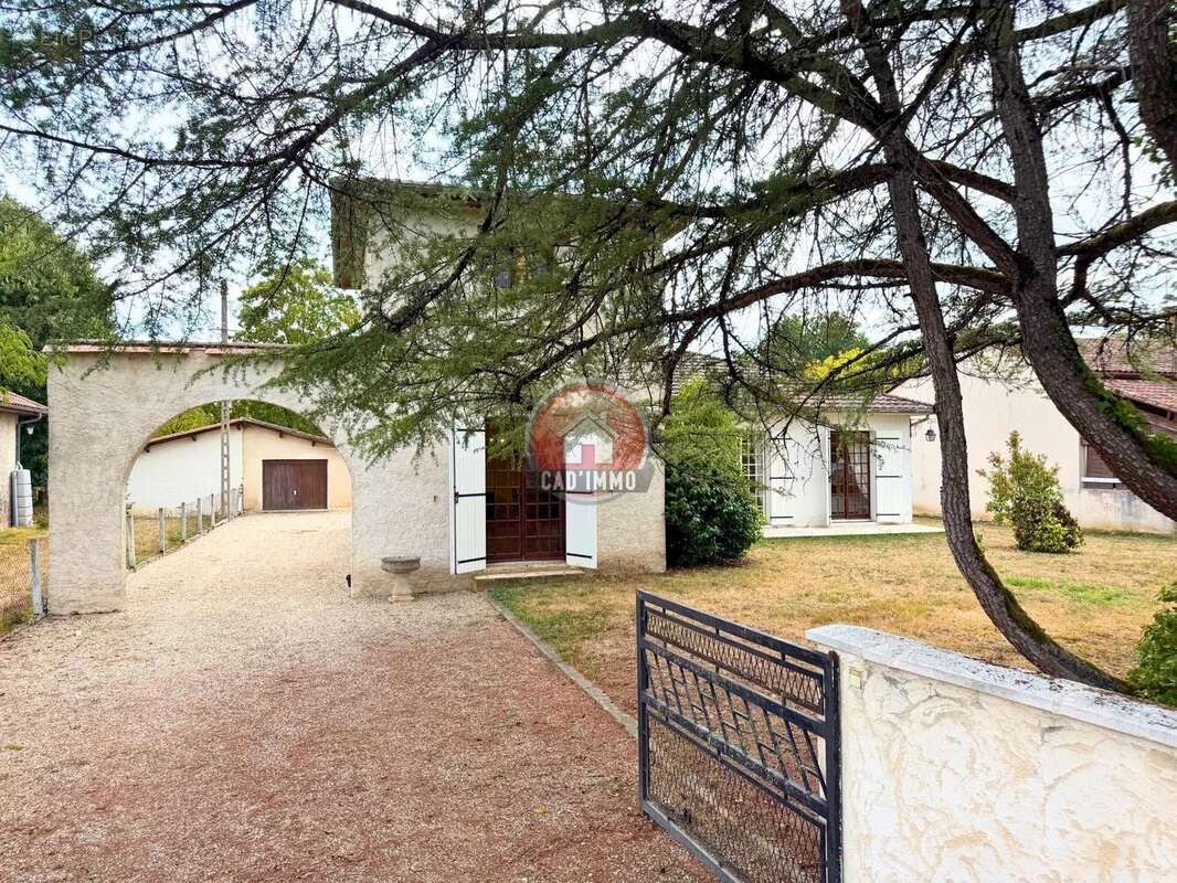Plain pied de 116 M² 4 chambres, et garage. - photo 10