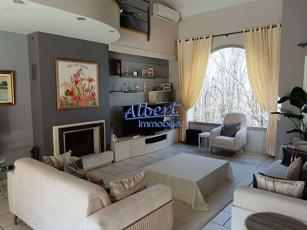 Maison à SAINT-BONNET-DE-MURE