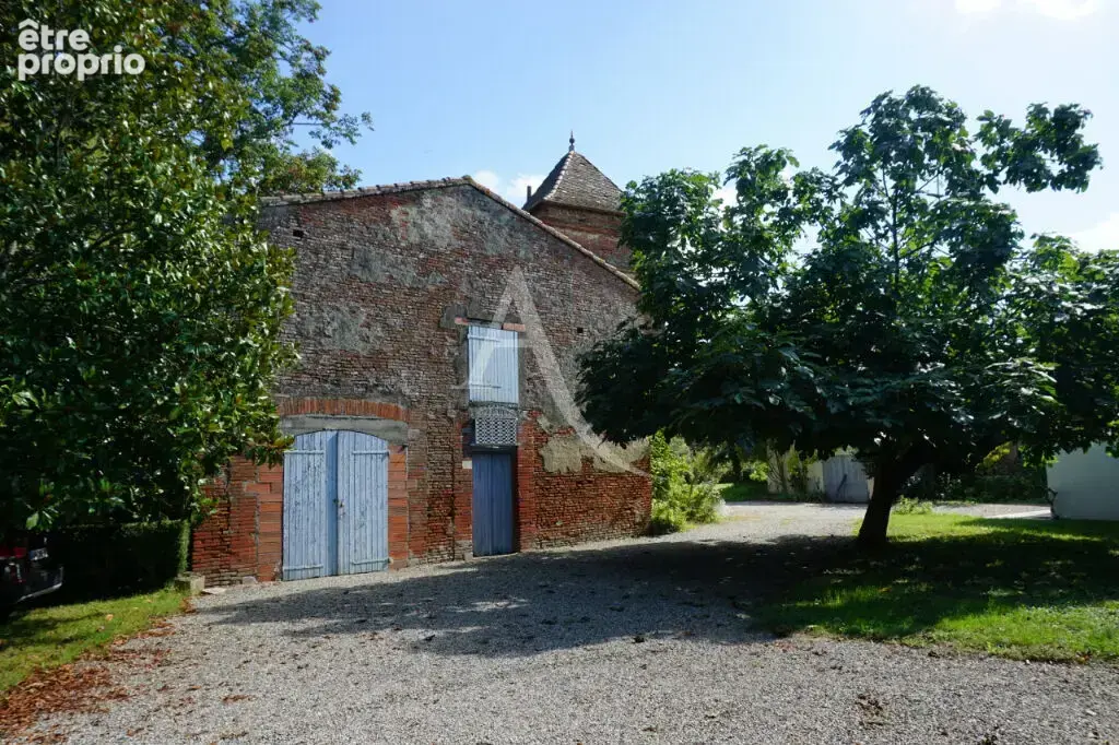 Château de la Tour à Mondonville 15 pièces 700 m² + dépendances sur 18366 m² de terrain - photo 6