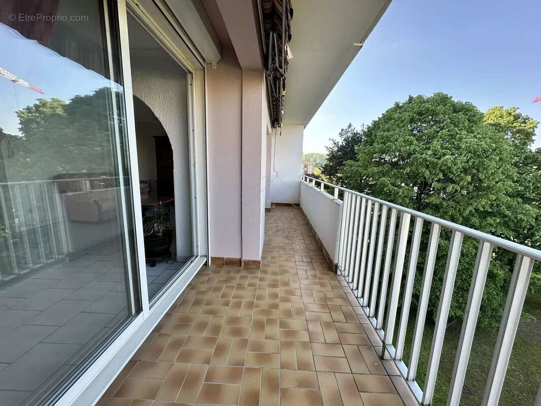 Appartement à MEYZIEU