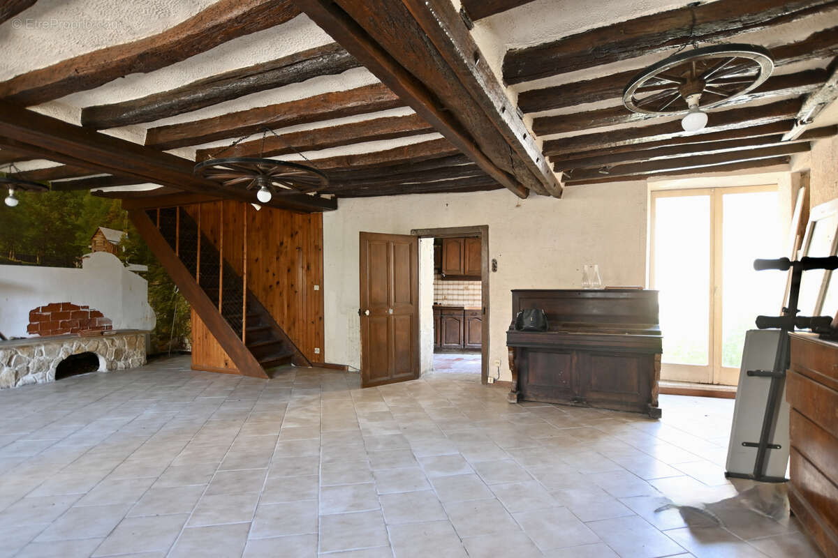 Belle opportunité de rénovation à Gy-l'Évêque - photo 6