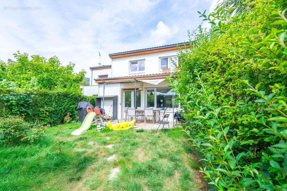 Maison à LA CELLE-SAINT-CLOUD