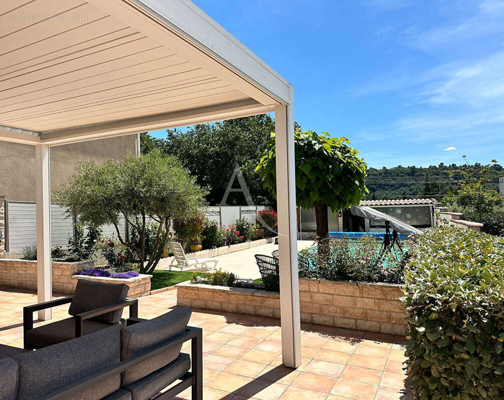 Maison à VINON-SUR-VERDON