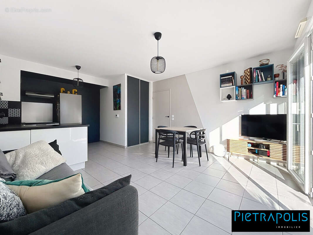 Appartement à MEYZIEU