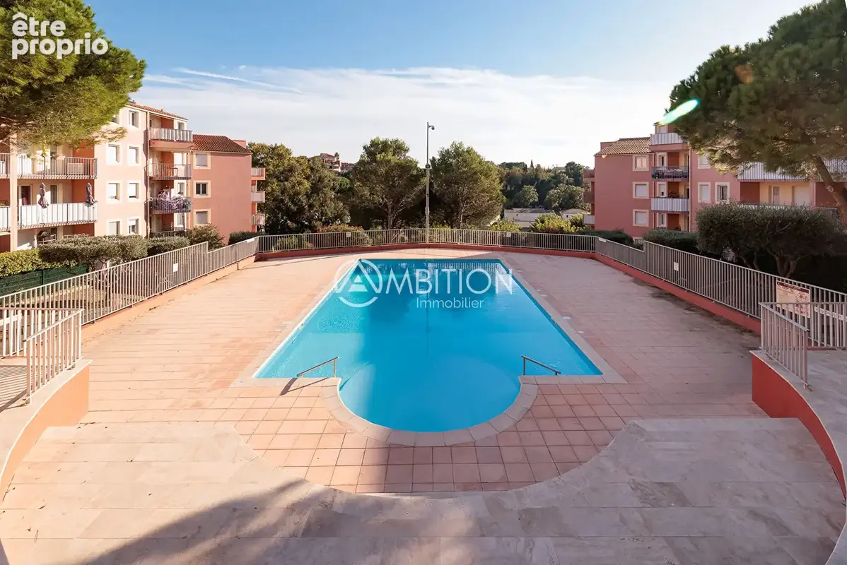 Fréjus studio rénové avec terrasse, piscine et parking privatif - photo 5