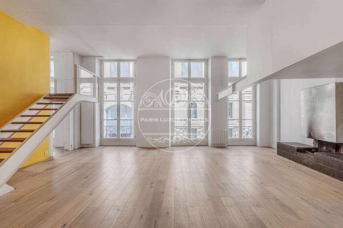 Appartement à PARIS-1E