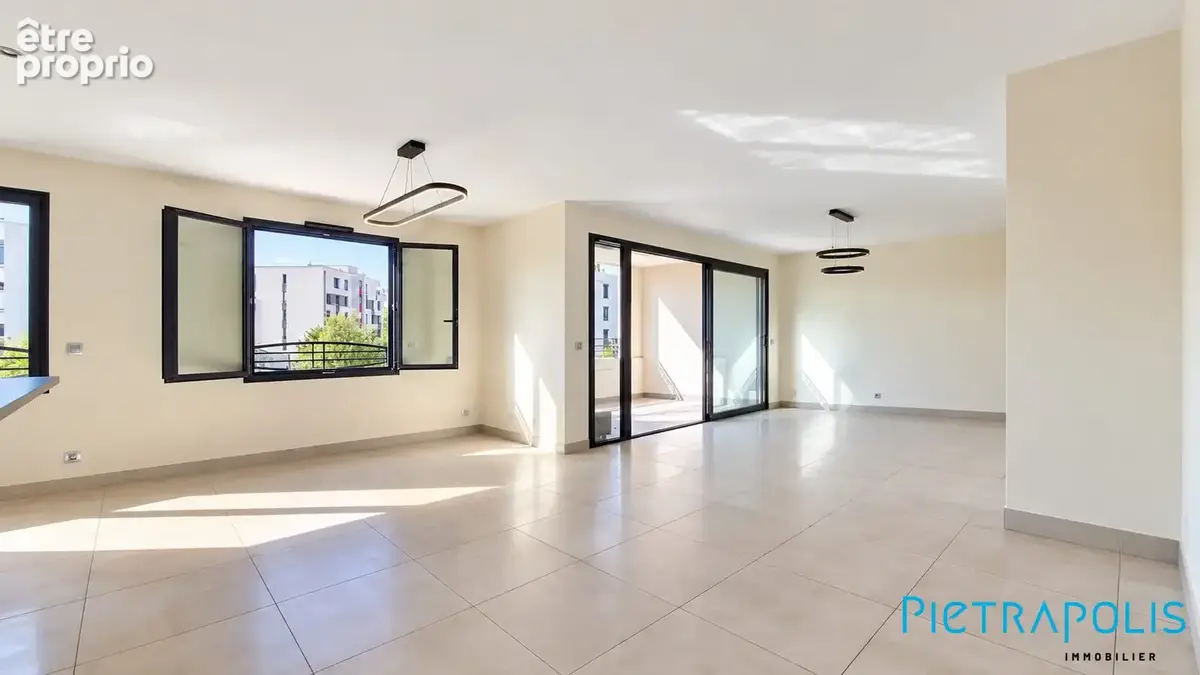 Appartement 4 pièces 110 m² à vendre à Saint-Genis-Pouilly (01630) - photo 2