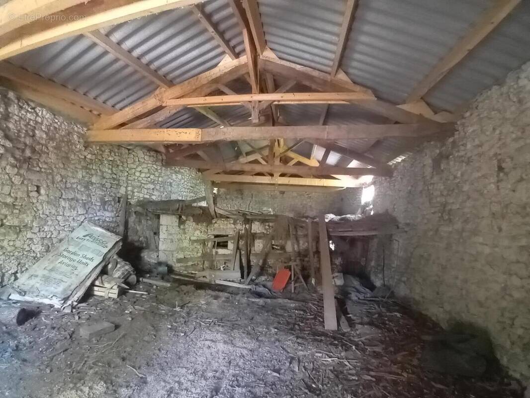 Interieur de la 1 er  grange  - Maison à MONTCUQ