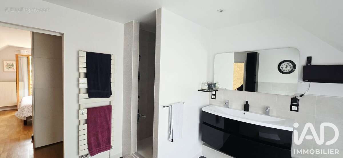 Maison 164 m² à Conde-Sainte-Libiaire  - photo 8