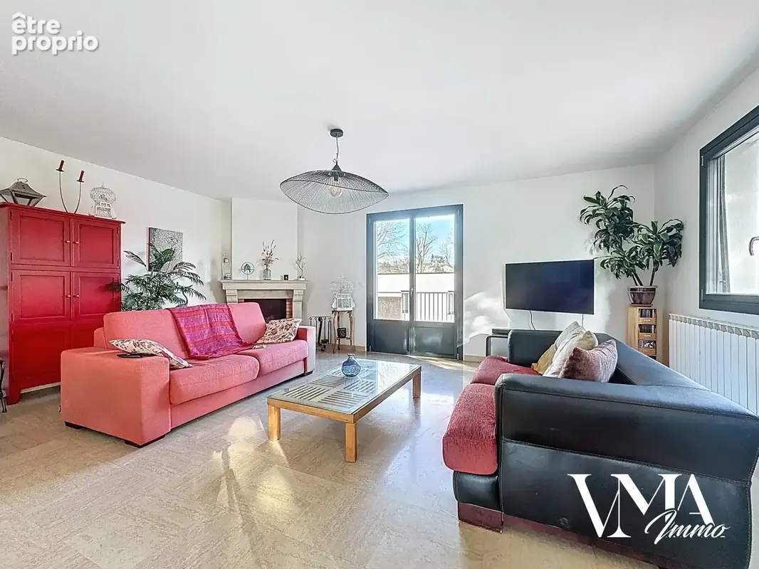 Maison de 197m2 sur une parcelle de terrain de 1156m2 avec piscine / Dardilly - photo 7