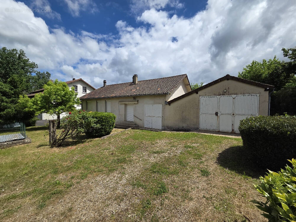 Maison à HAUTEFORT
