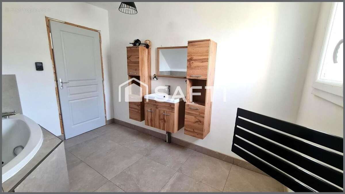 Photo 8 - Maison à ETREPAGNY