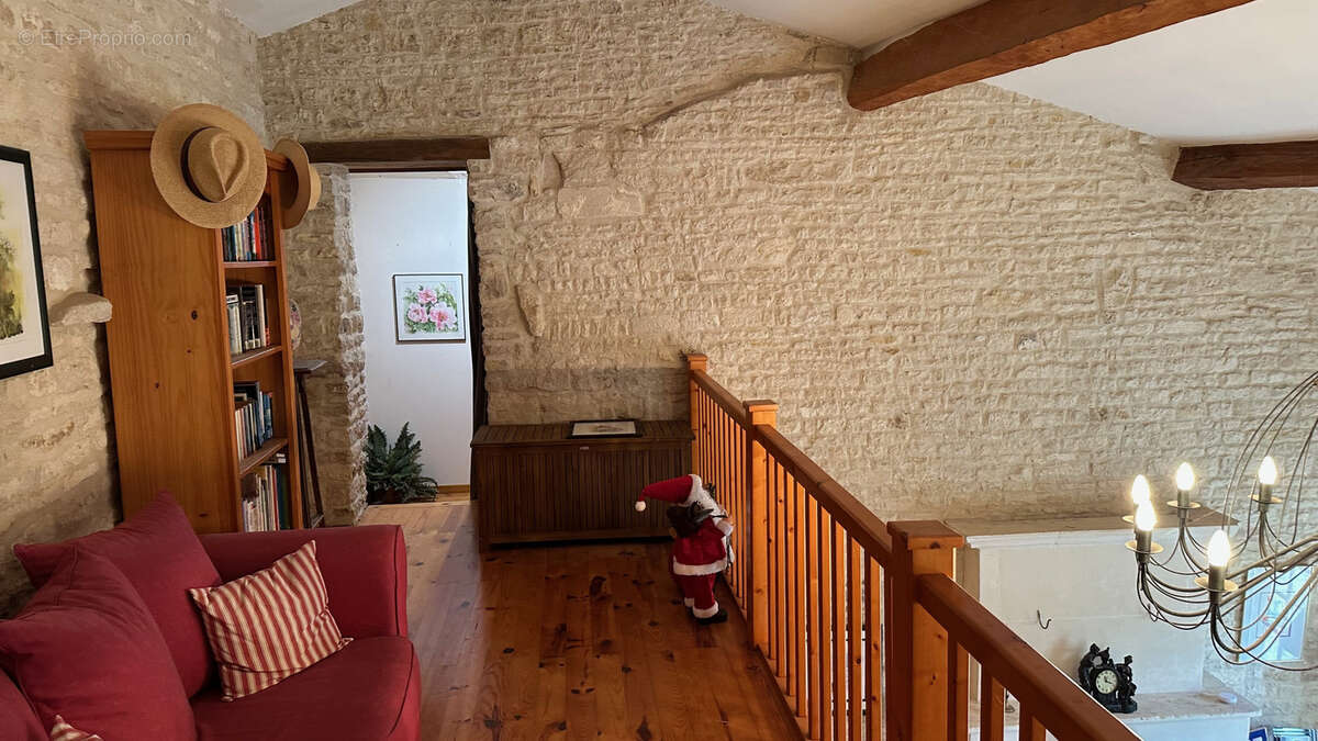 Maison à BLANZAC-LES-MATHA