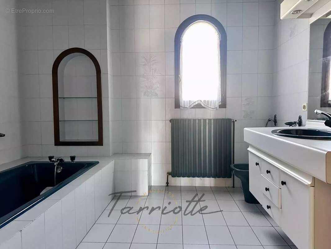 Maison à MONTELIMAR