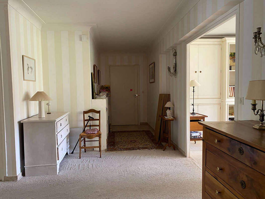 Bel appartement T5 de 142 m² avec balcon sur jardin orienté Sud Ouest - photo 5