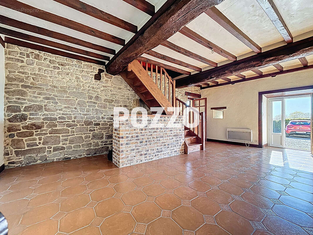 MONTBRAY, Maison de campagne au calme (grand séjour, 4 chambres, double garage) sur 10.000 m² de terrain. - photo 3
