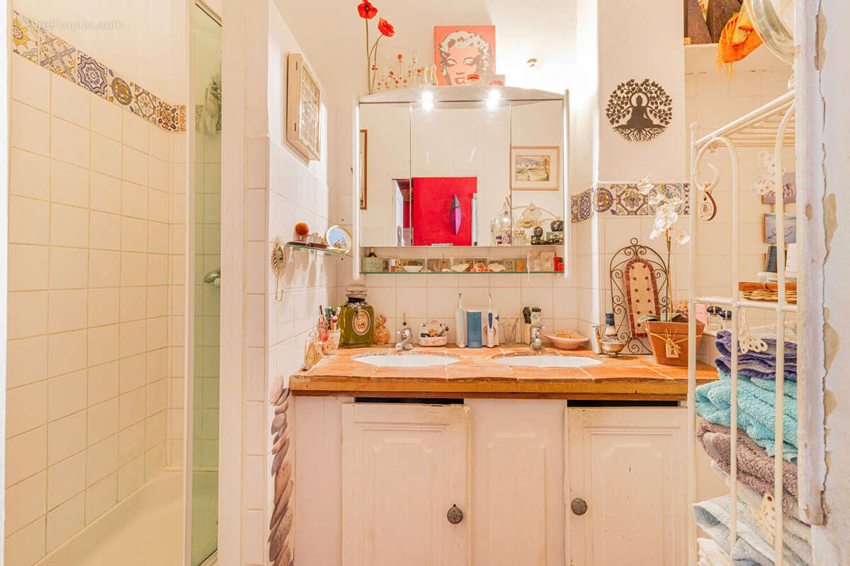 Appartement à MARSEILLE-6E