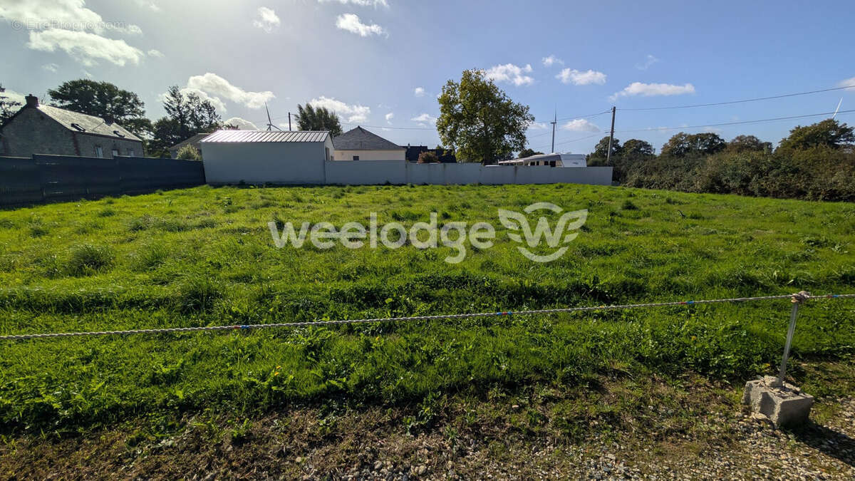 Terrain à SAINT-VINCENT-DES-LANDES