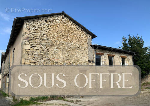 Parking à SAUVETERRE-DE-GUYENNE