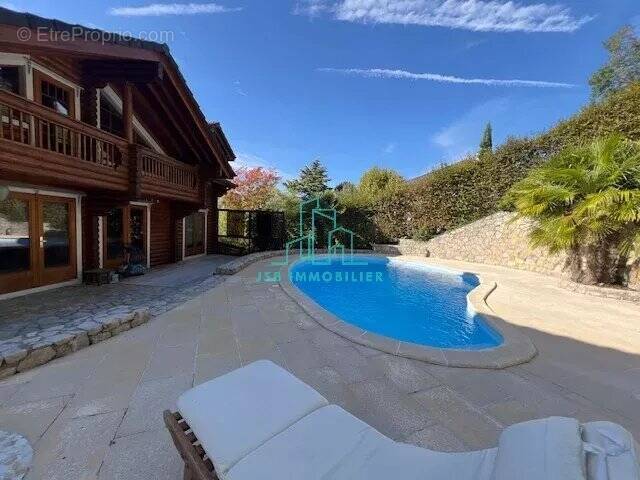 Maison à CHALLES-LES-EAUX