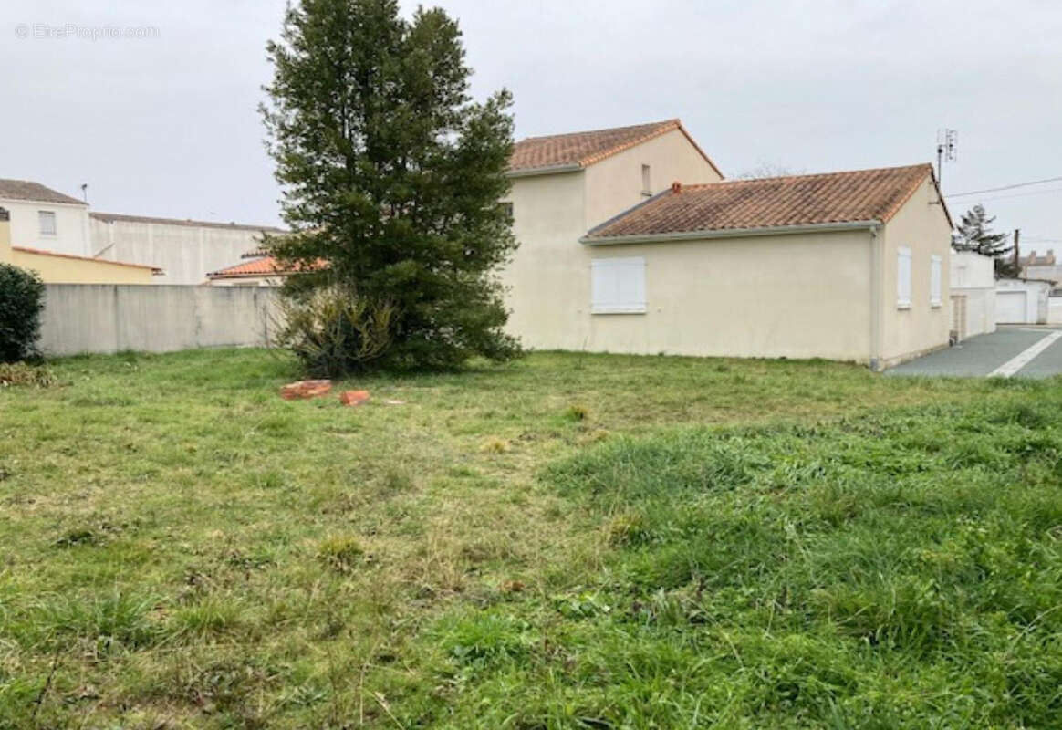 Terrain à SAINT-GEORGES-DE-DIDONNE