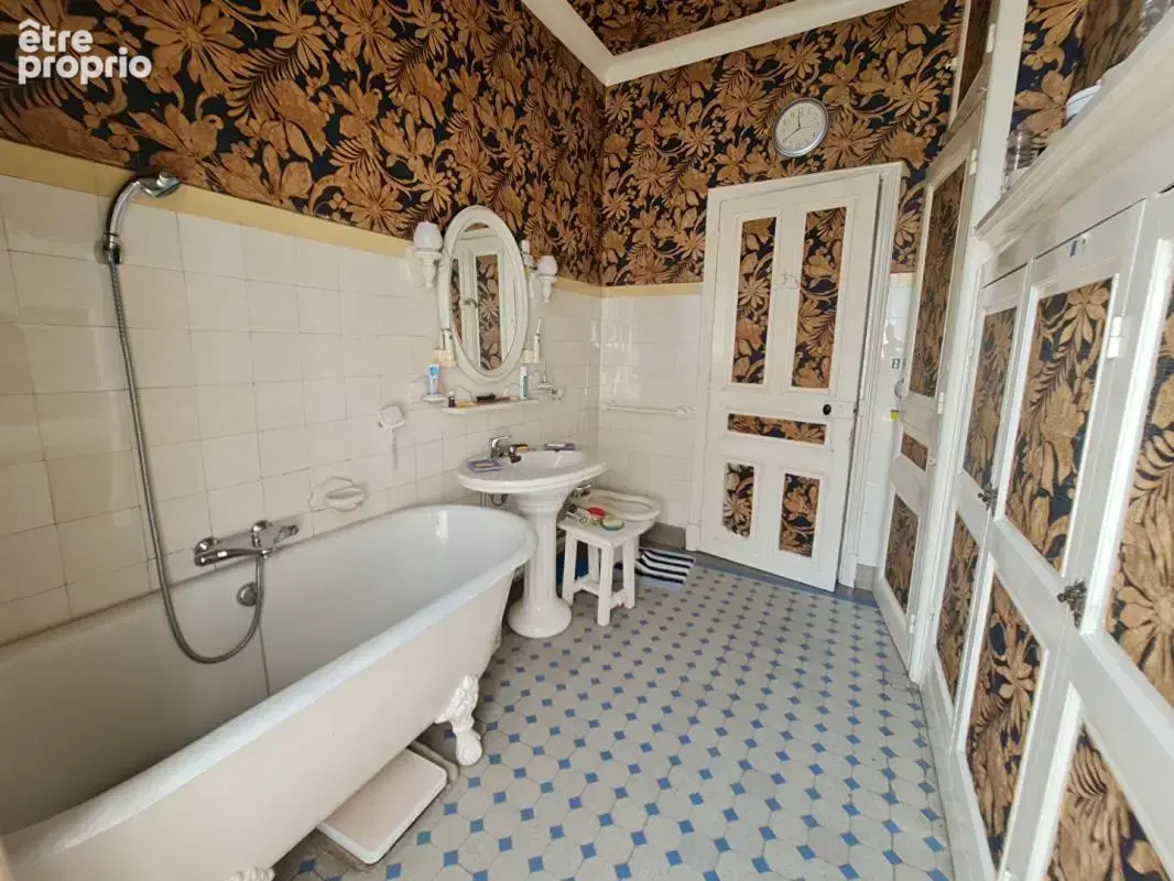 Alès - Maison Bourgeoise 330 m2 sur 1500m² de terrain clos - photo 9