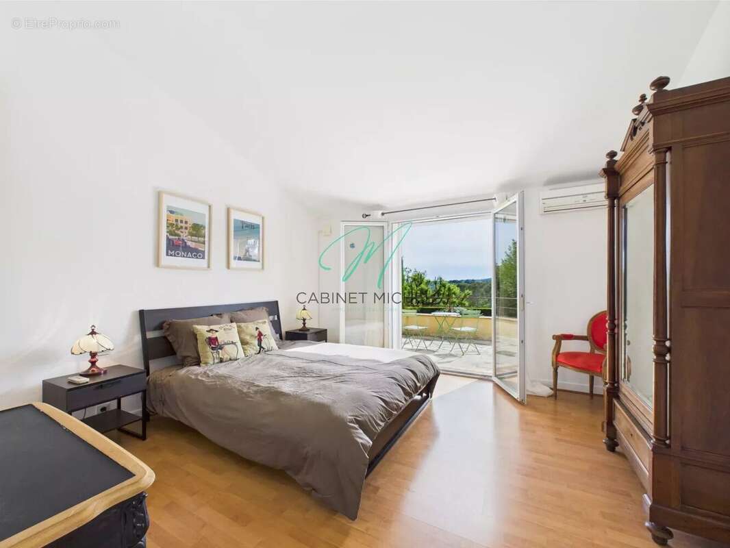 Maison à ROQUEFORT-LES-PINS