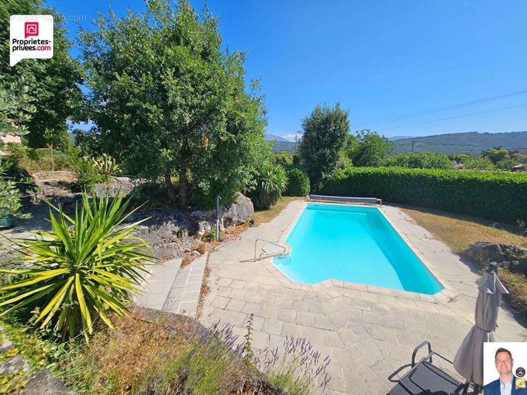 Maison à SAINT-CEZAIRE-SUR-SIAGNE