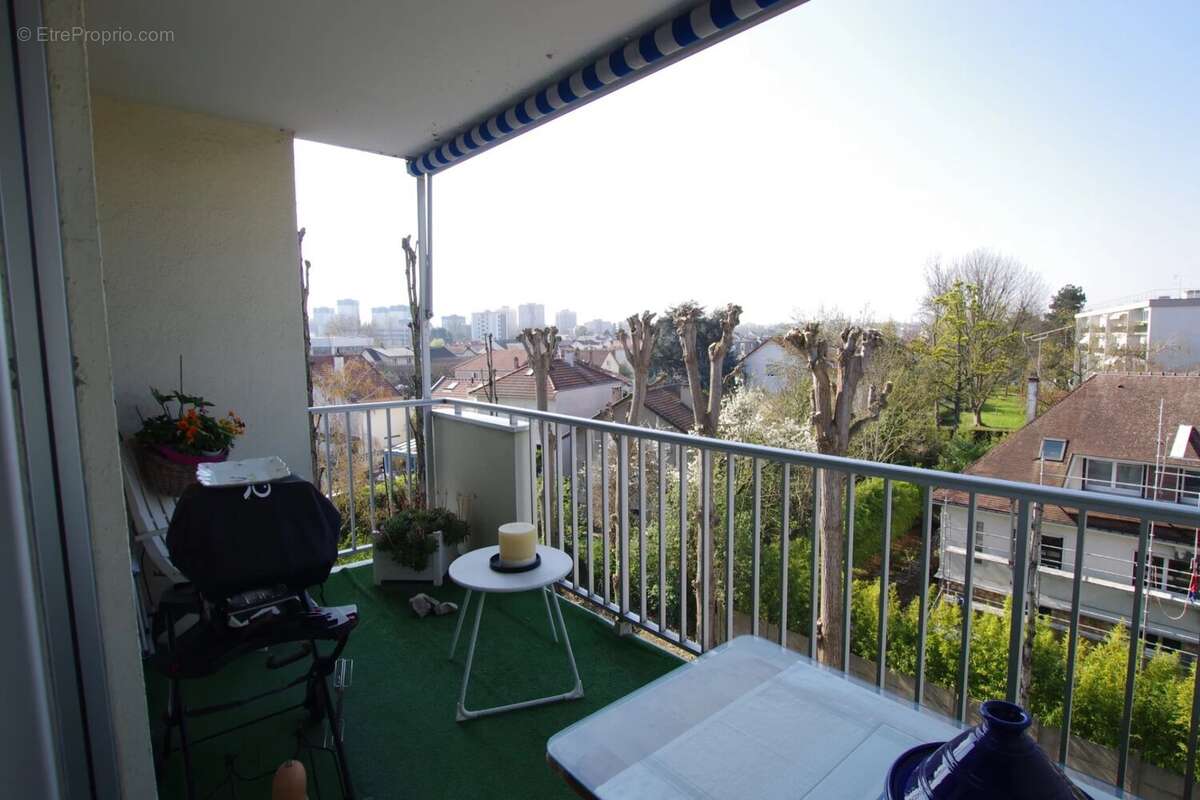 Appartement à FRESNES