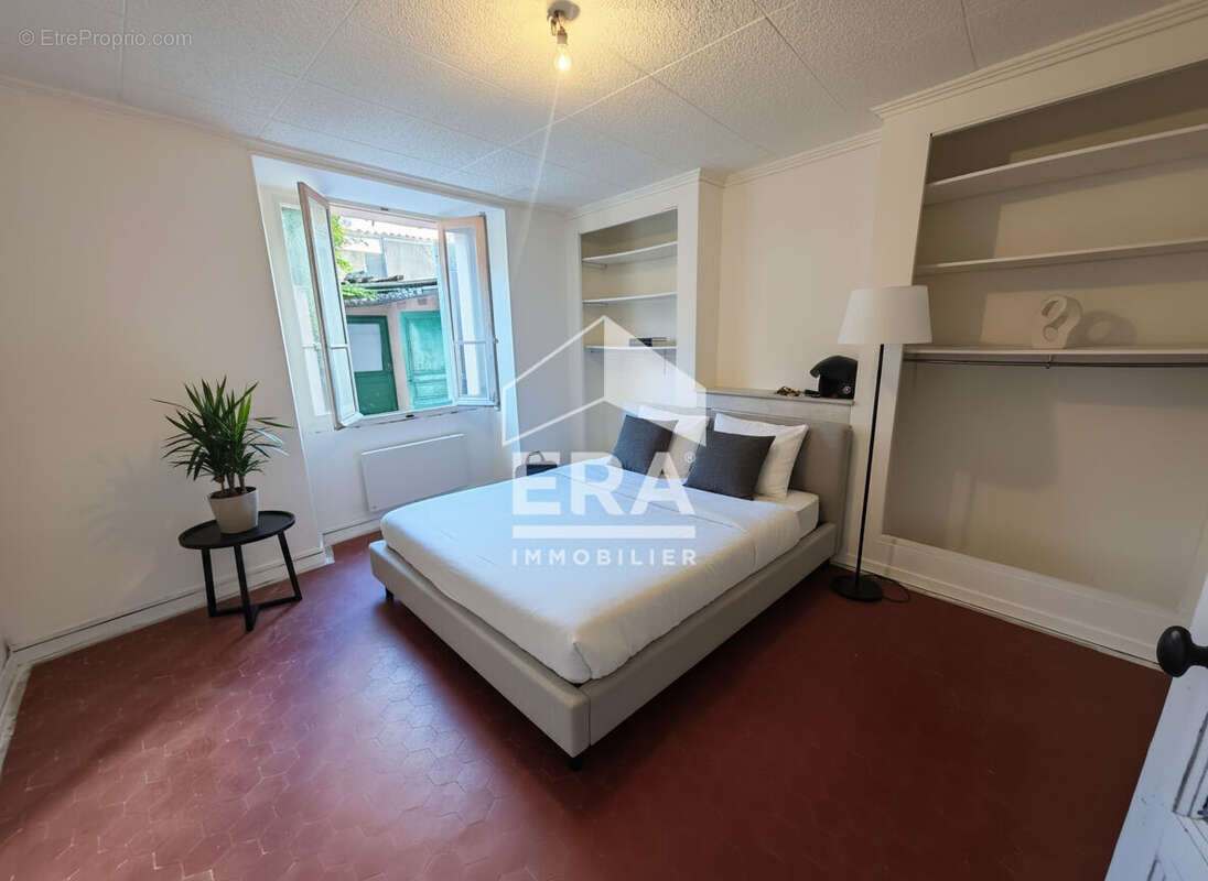 Appartement à MARSEILLE-5E