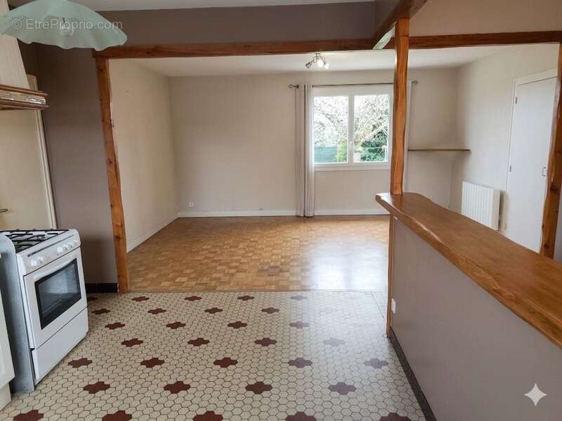 Maison à SAINT-GERMAIN-DE-LUSIGNAN