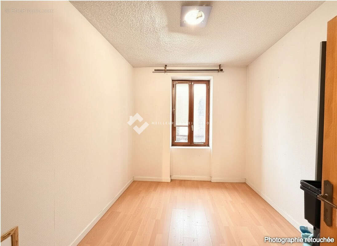  Chambre 2 - Appartement à SAINT-JEAN-DE-MAURIENNE