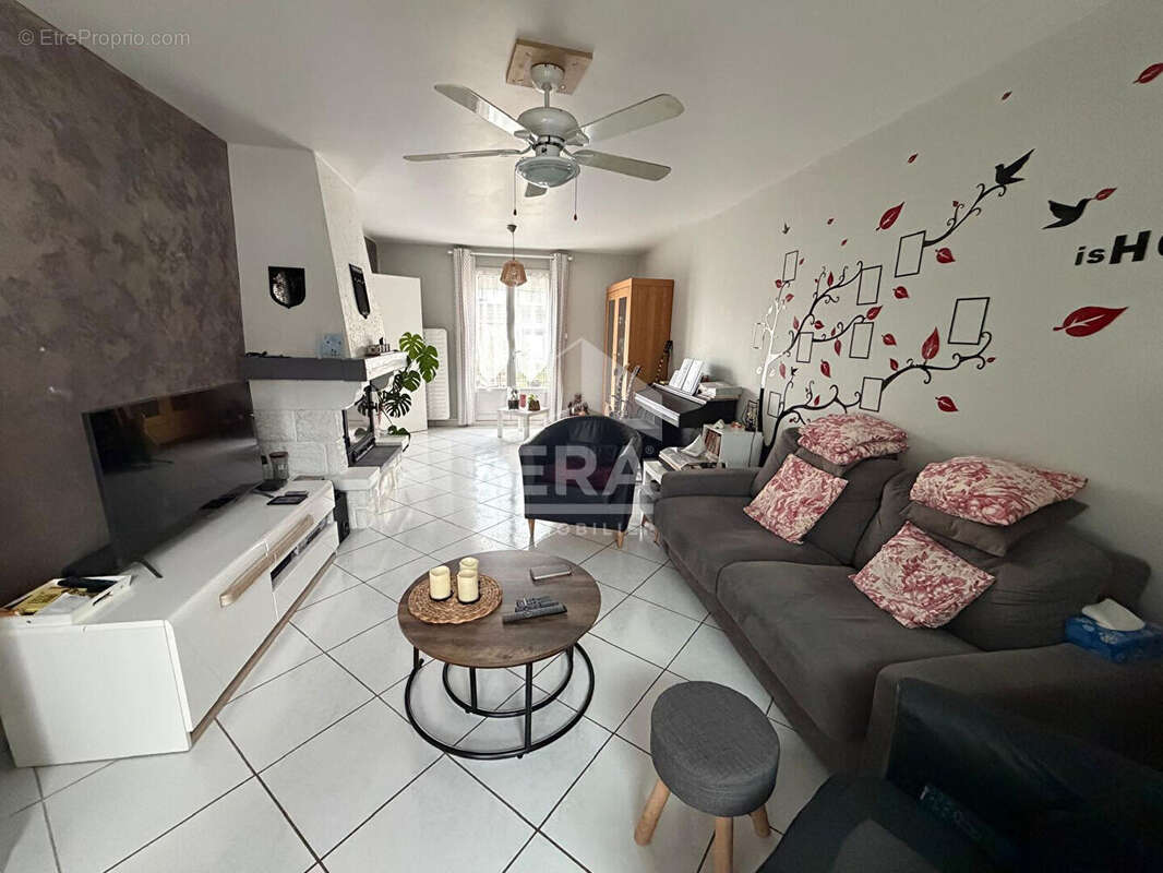 Maison à SAINT-CLAIR-DE-LA-TOUR