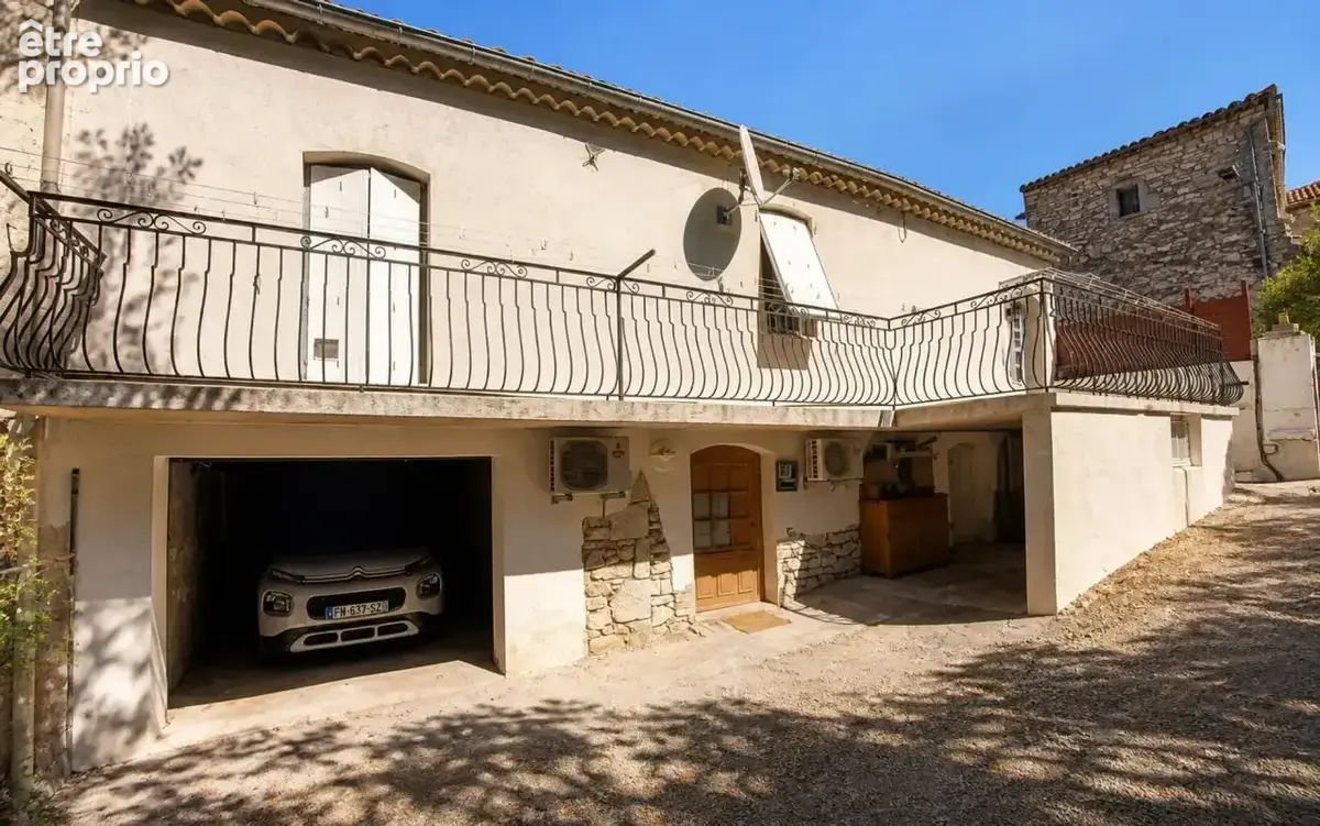Maison à SAINT-JEAN-DE-MARUEJOLS-ET-AVEJAN
