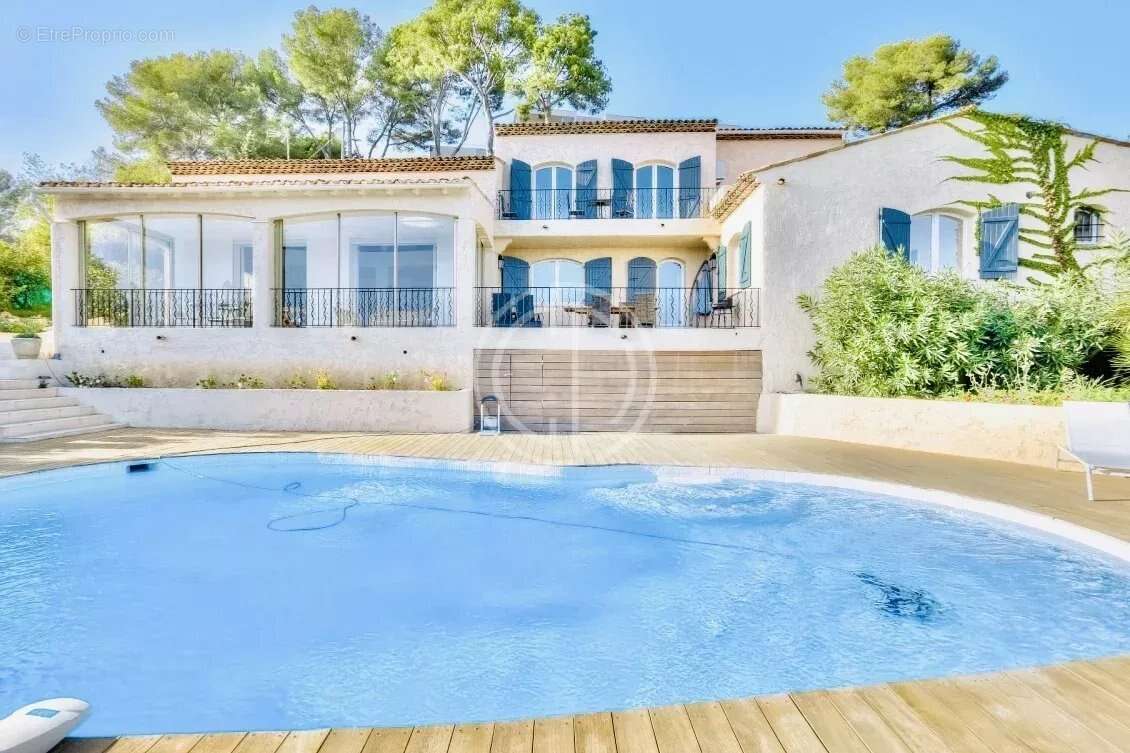 Maison à VALLAURIS