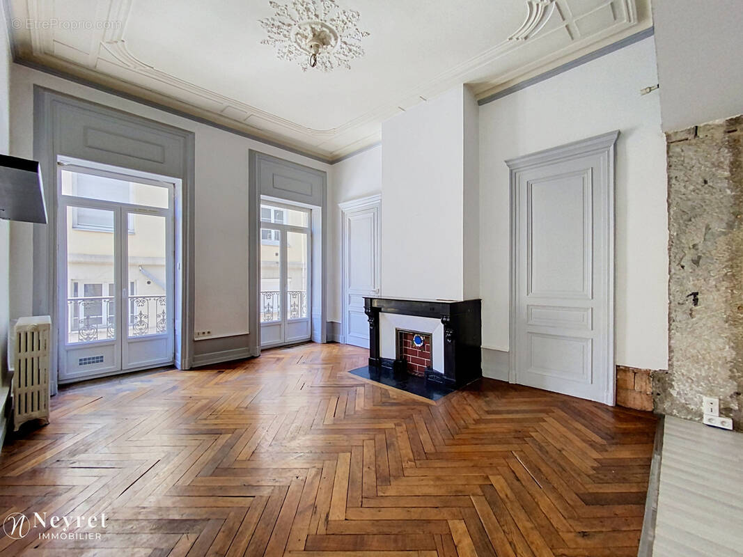 Appartement à SAINT-ETIENNE