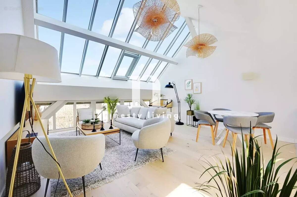 Appartement à PARIS-16E