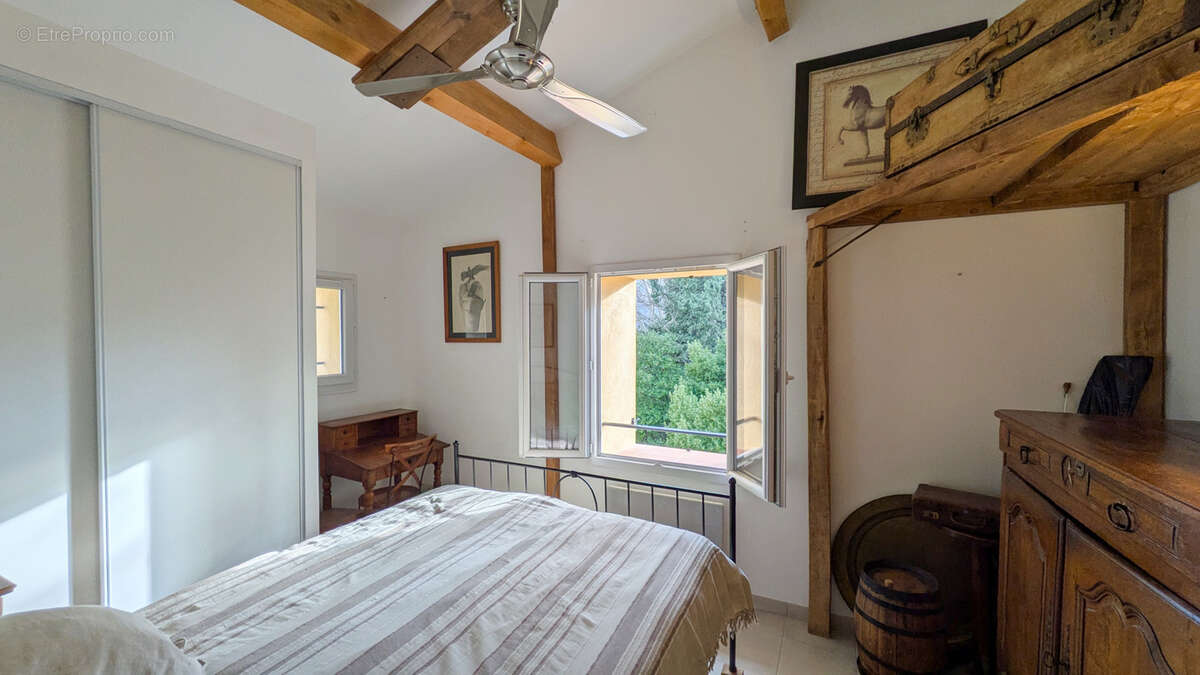 Appartement à SIGNES
