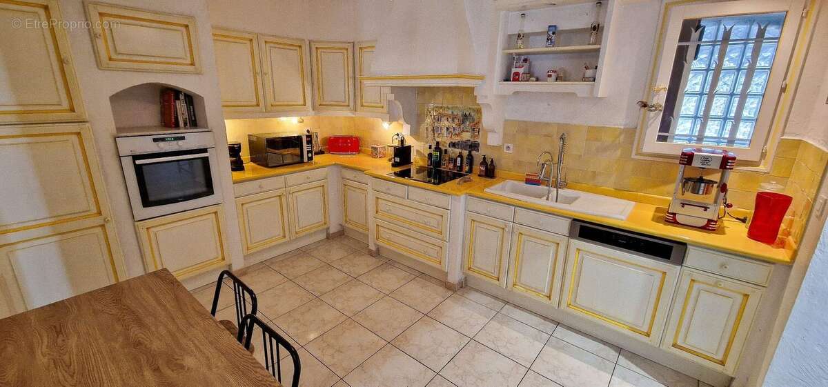 Maison 281 m² à Peymeinade  - photo 6