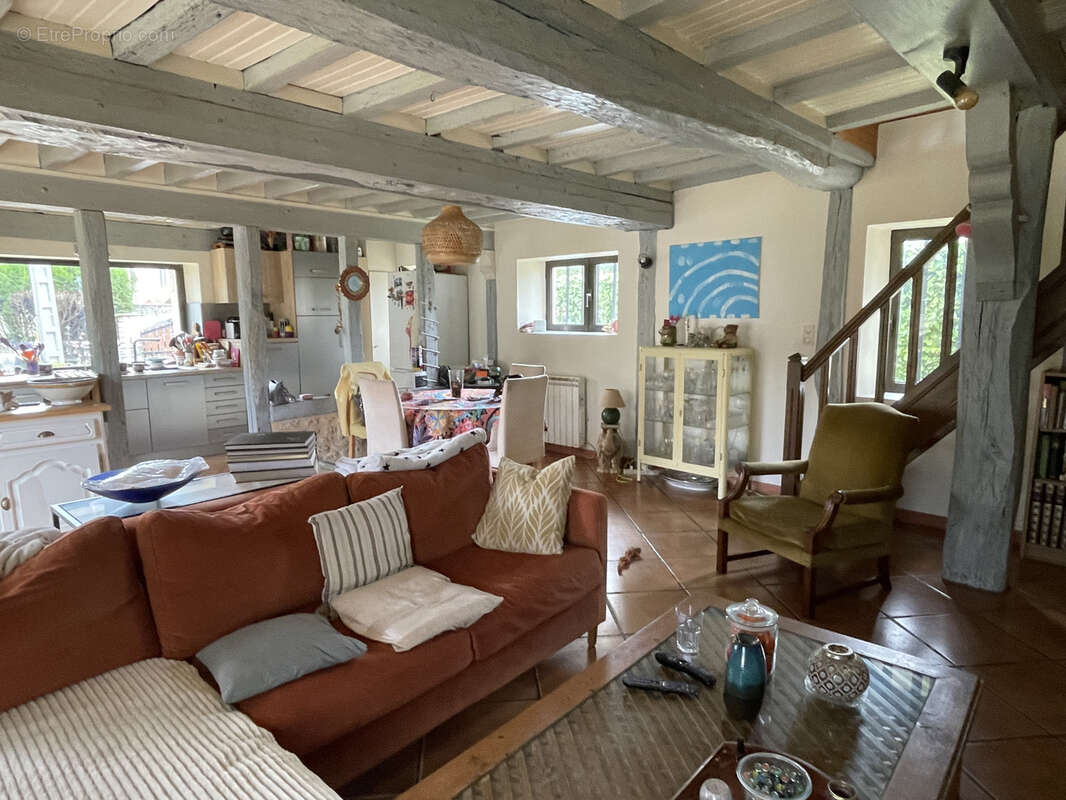 Maison à FONTAINE-LES-BASSETS