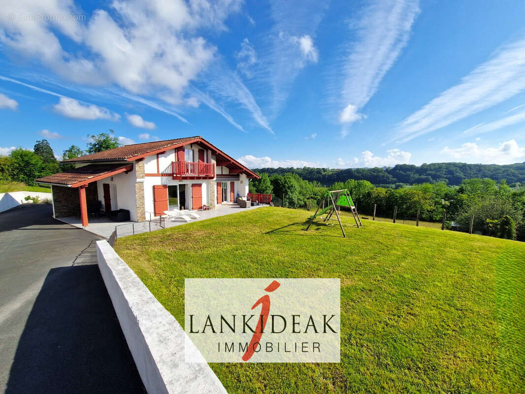 Maison à LARRESSORE