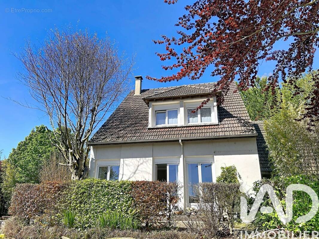 Photo 1 - Maison à SAINT-EUPHRAISE-ET-CLAIRIZET