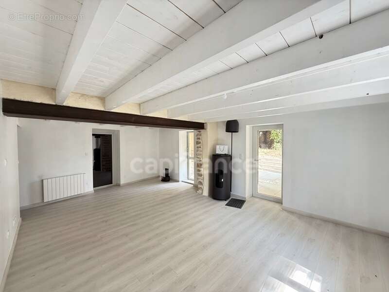 Berzé-la-Ville – Maison troglodyte avec grotte naturelle, charme brut et rénovation moderne - photo 7