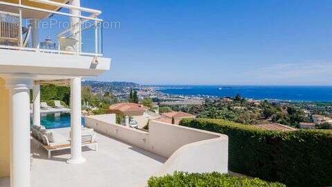 Maison à MANDELIEU-LA-NAPOULE