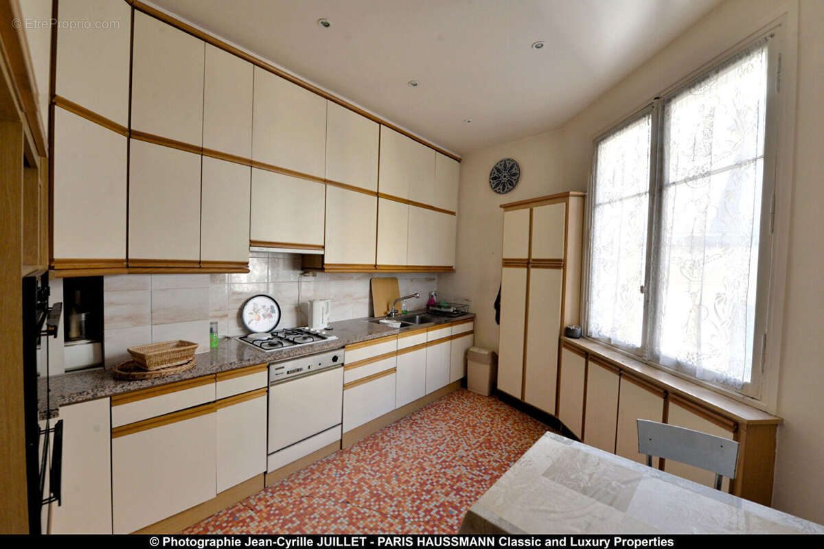 Appartement à PARIS-8E