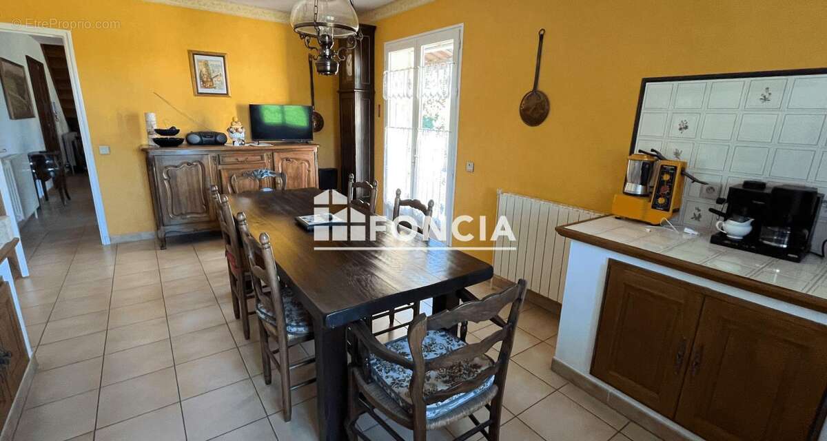 Saint-Quentin-La-Poterie - Villa provençale 150 m² avec piscine sur terrain constructible de 2700 m² - photo 9