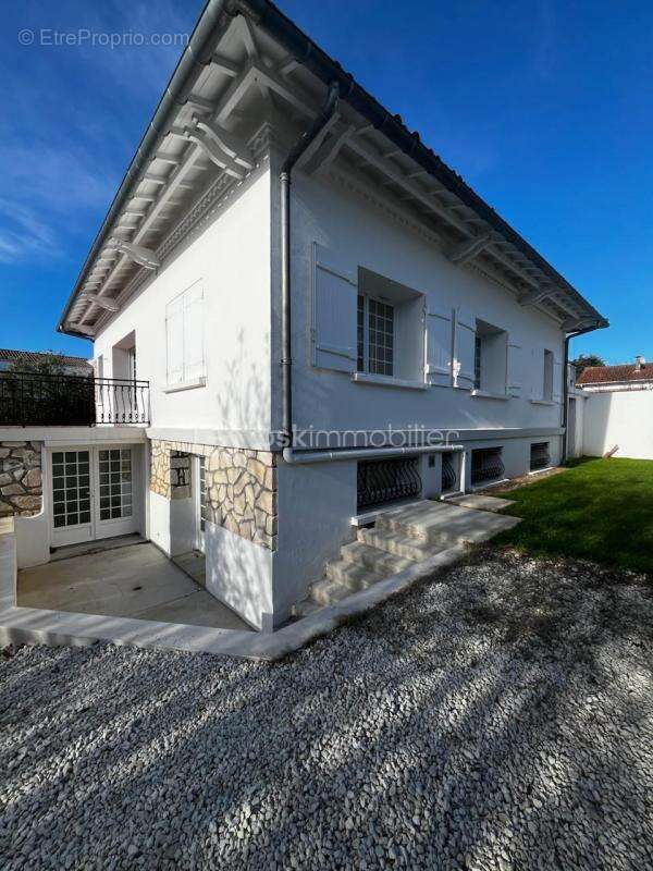 MESCHERS-SUR-GIRONDE – Maison 160 m² rénovée – 4 chambres – Jardin clos – Plages & commerces à pied – Fort potentiel locatif - photo 6