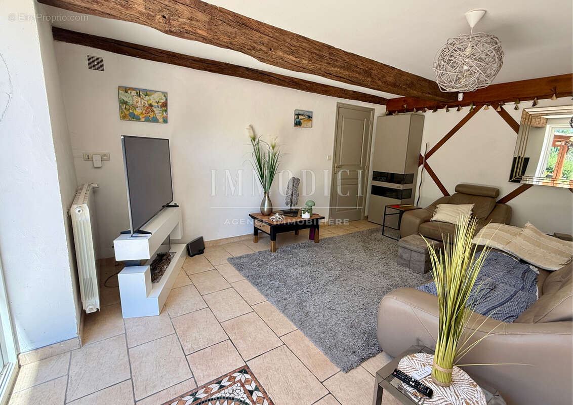 Maison à MOGNENEINS